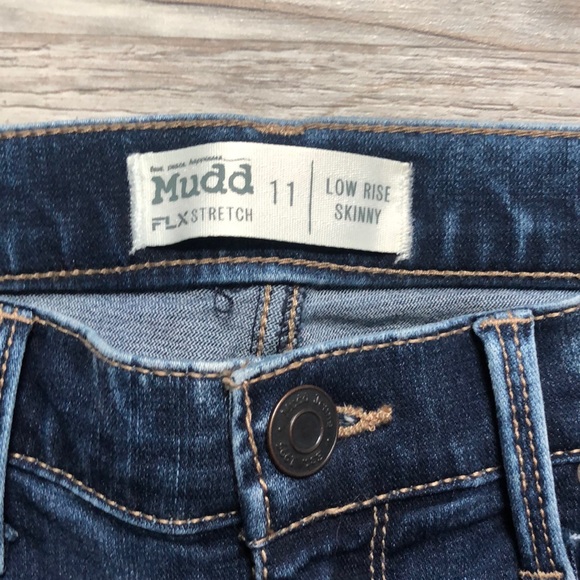 Distressed jeans - Picture 2 of 2